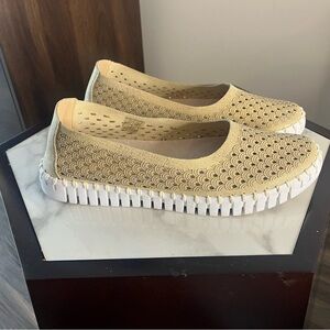 Ilse Jacobsen Tulip Ballerina Slip Ons Gold EU 41 but fits like EU 40 US 9.5